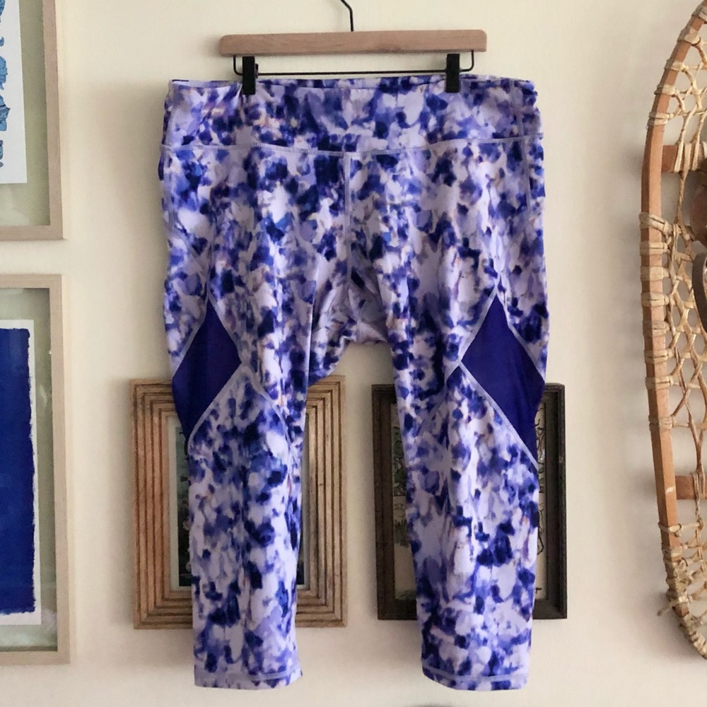 Capri Active Yoga Pants w Mesh Panels Old Navy